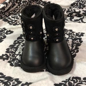 Black Ugg boots